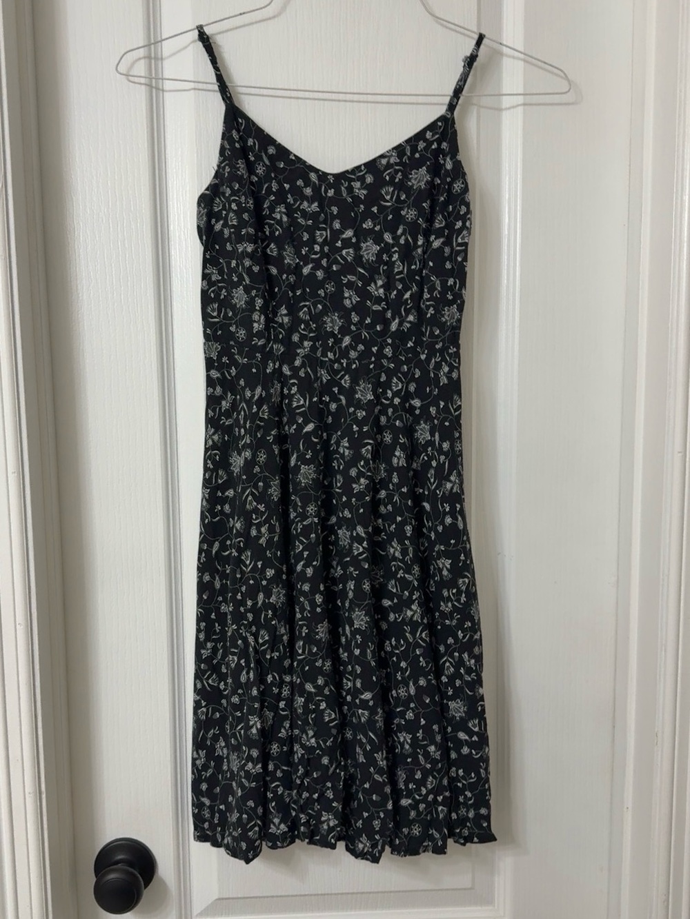 Old Navy black floral sleeveless mini cami dress adjustable straps Size XS TP